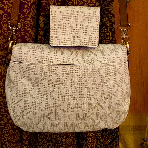 👜 Authentic Michael Kors Purse 👜 - Picture 5 of 7